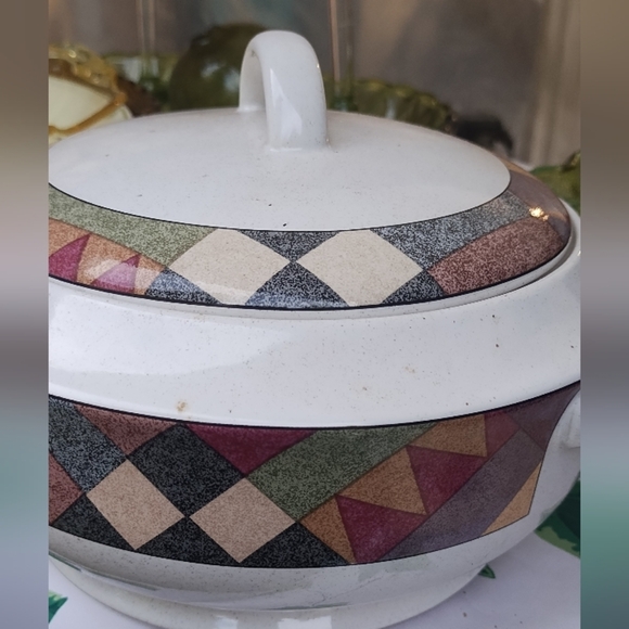 Studio Nova Round casserole lidded bowl with Palm Desert design - Picture 4 of 4